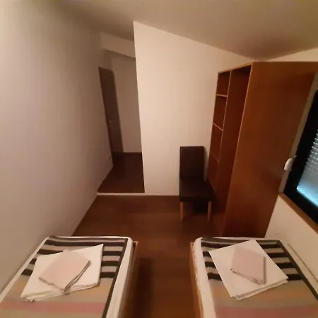 Casa de hóspedes Mario 2*